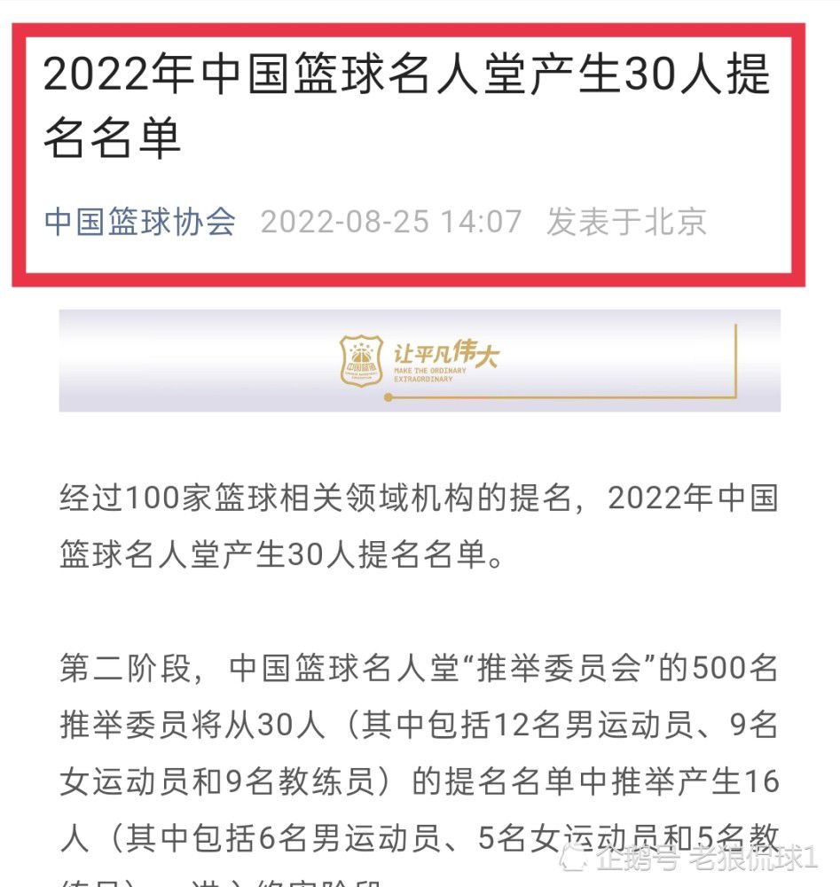 比赛第2分钟，C罗禁区倒地，主裁判马宁响哨手指点球点，C罗摇手指，随后马宁观看VAR取消点球判罚。